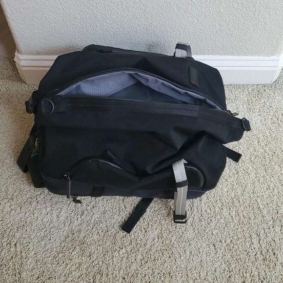 Tumi Tahoe View Splitpack Backpack Duffle Bag. - Picture 6 of 8